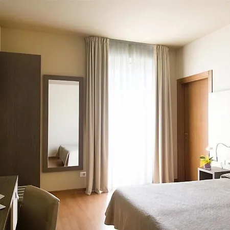 ミーティング ホテル 3*